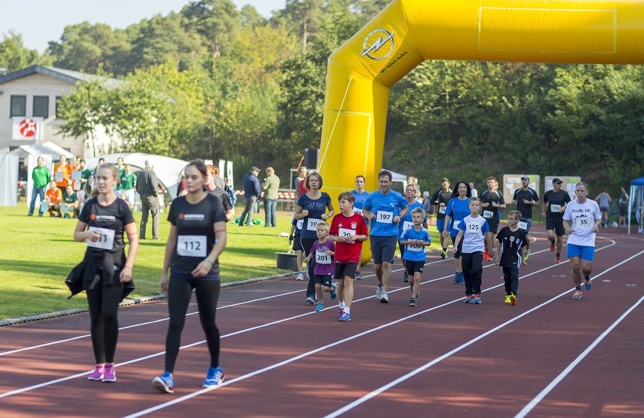 Bild vom 9. Benefizlauf im Jahr 2016. Dies ist das 167. Bild.